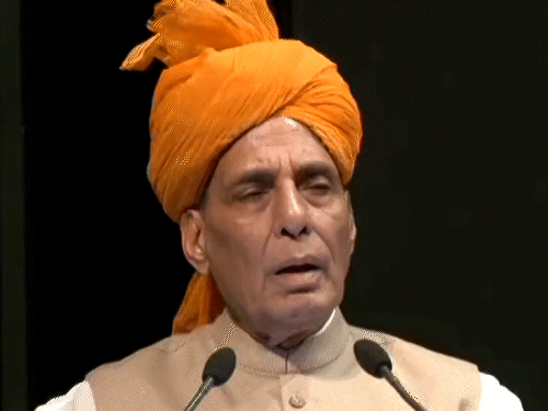 रक्षा मंत्री राजनाथ सिंह रोहतक में भाजपा उम्मीदवार अरविंद शर्मा का नामांकन भराएंगे। - फाइल फोटो - Dainik Bhaskar