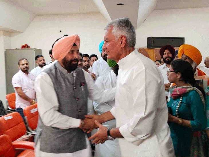 बीजेपी के राष्ट्रीय अध्यक्ष जेपी नड्डा के साथ पंजाब उपाध्यक्ष व नवनिर्मित कलस्टर इंचार्ज केवल ढिल्लों - Dainik Bhaskar