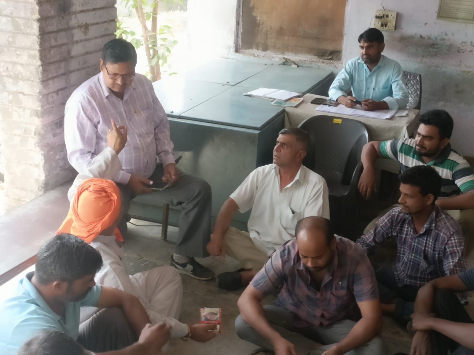 The transformer blew up 15 days ago, but has not been replaced yet 15 दिन पहले फुंका