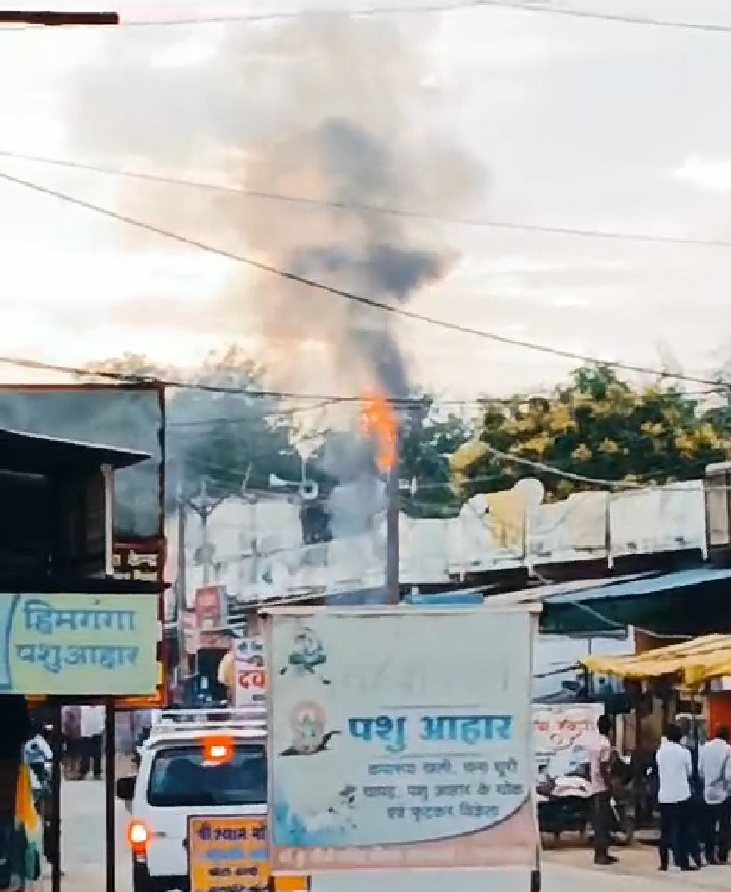 Fire broke out in the cable of the electric pole at the bus stand