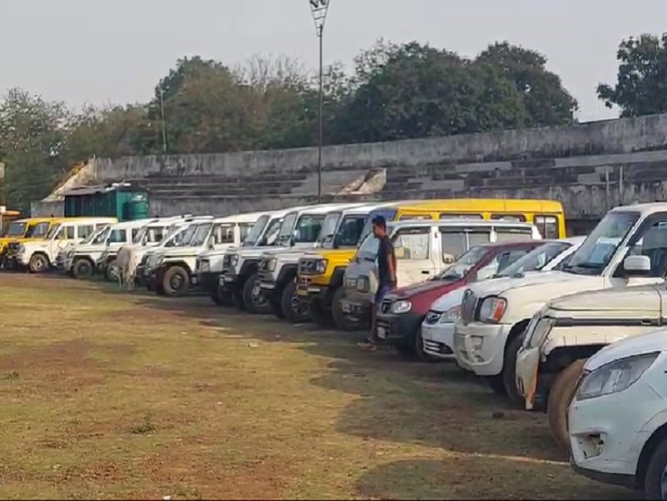 चुनाव के लिए गाड़ियों का हुआ अधिग्रहण - Dainik Bhaskar