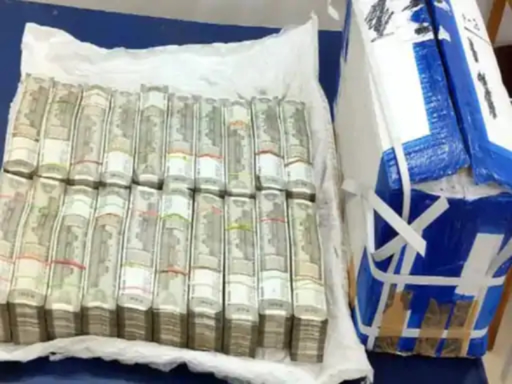 आचार संहिता के 42 दिनों में केवल रायपुर से ही 2.75 करोड़ से ज्यादा के जेवर, कपड़े, कैश और शराब जब्त की जा चुकी है।