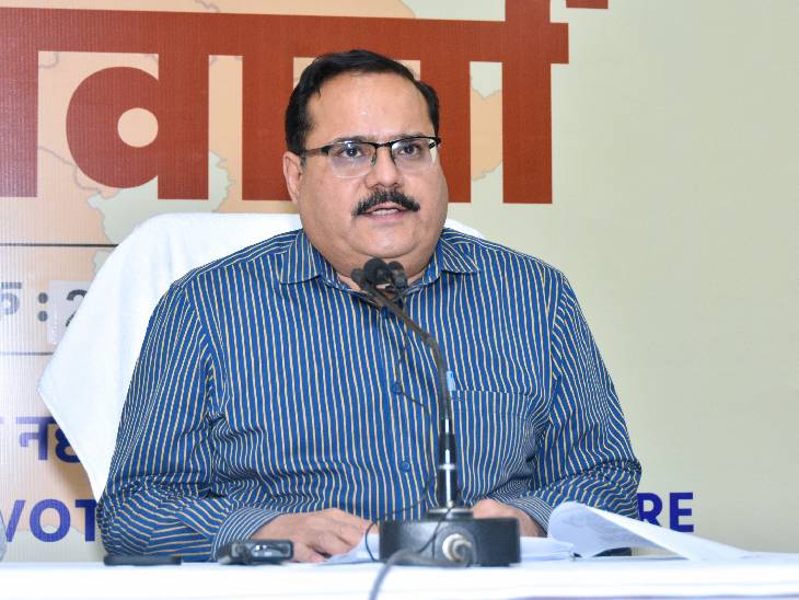 उत्तर प्रदेश के मुख्य निर्वाचन अधिकारी नवदीप रिणवा। - Dainik Bhaskar