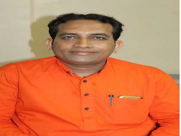 कांग्रेस नेता तयय्ब हुसैन को पुलिस ने घोषित किया भगौड़ा।