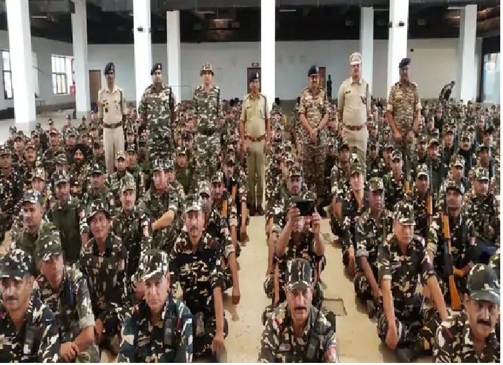 तीसरे चरण में 82 हजार जवान सुरक्षा में लगे है।