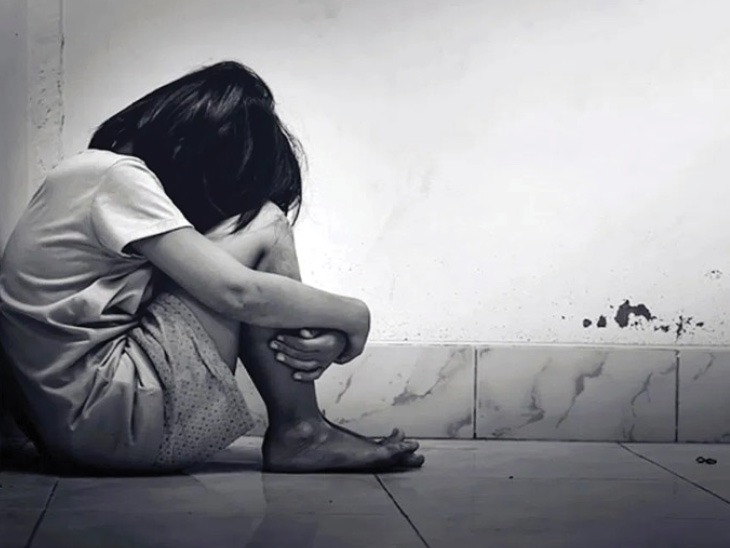 विद्याधर नगर इलाके में पड़ोसी युवक ने नाबालिग लड़की से छेड़छाड़ की। - Dainik Bhaskar