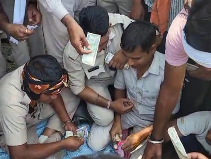 जुए के इस खेल में तमाम पुलिसकर्मी शामिल थे।