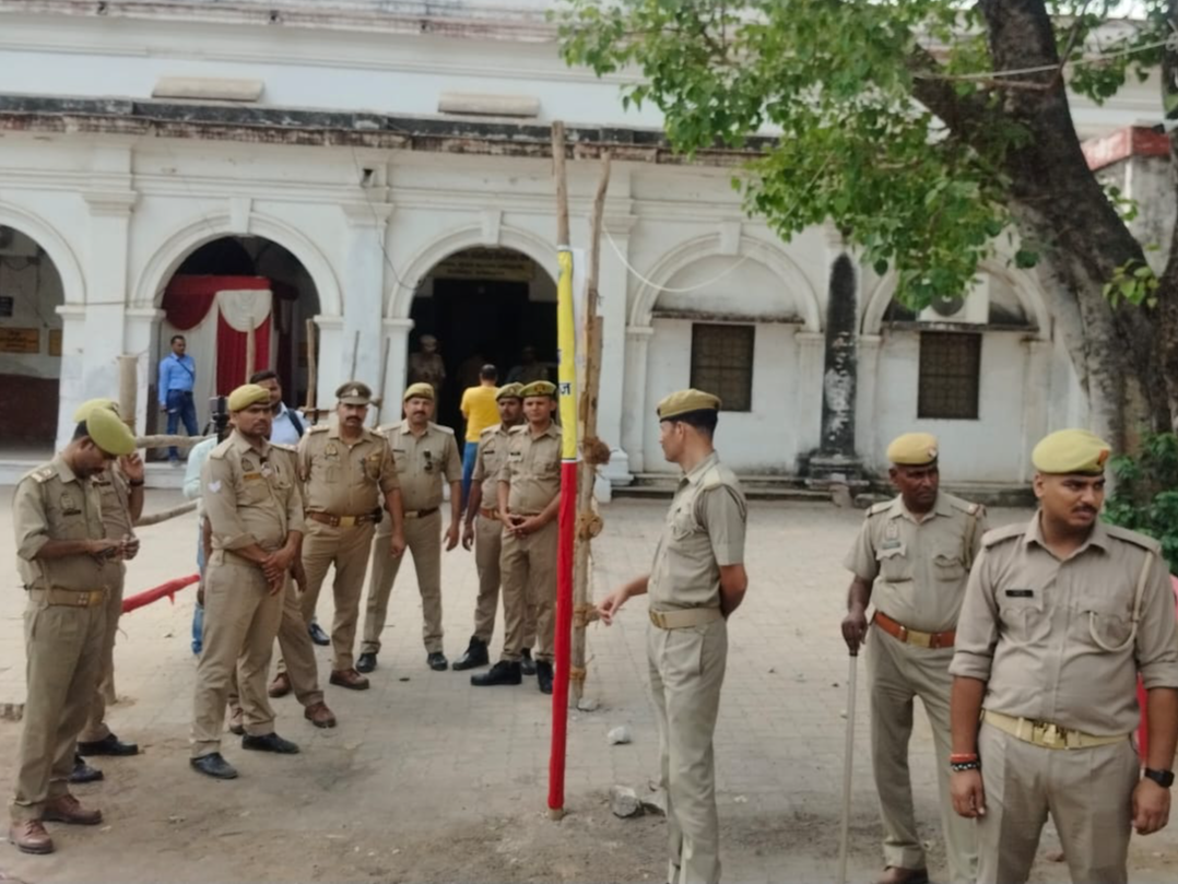 कलेक्ट्रेट परिसर में कड़ी सुरक्षा के बीच आखिरी दिन पूरी हुई नामांकन की प्रक्रिया। - Dainik Bhaskar