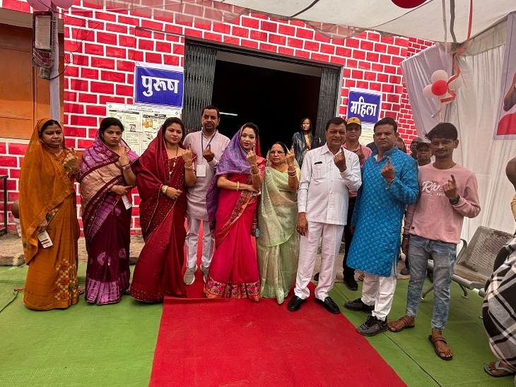 उद्योग मंत्री लखन लाल देवांगन ने अपने परिवार के साथ किया मतदान