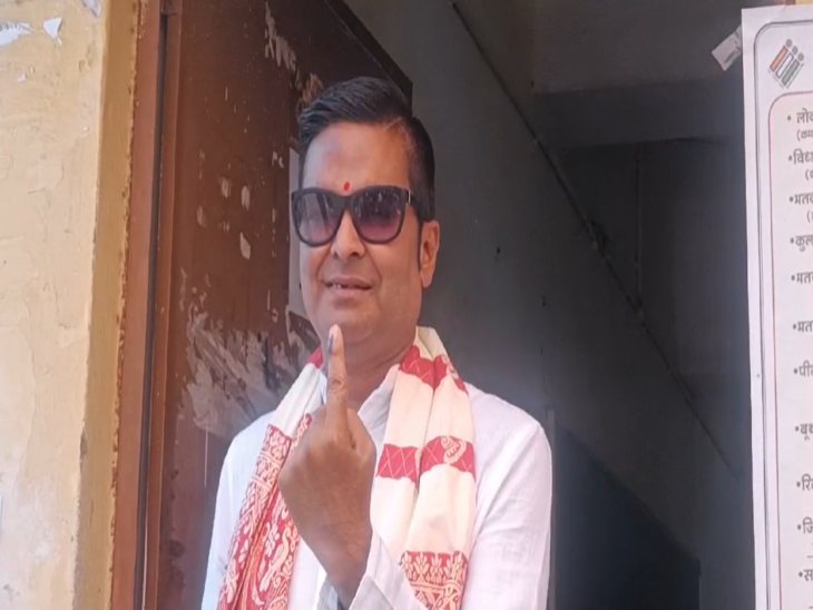 विधायक रिकेश सेन ने बूथ क्रमांक 92 शासकीय कन्या उच्चतर माध्यमिक विद्यालय वैशाली नगर में मतदान कर दिया है।