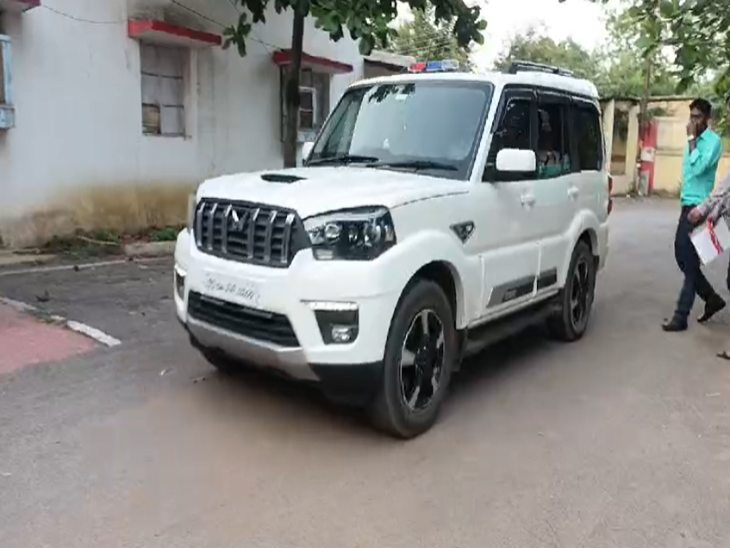 आरोपी को पकड़कर