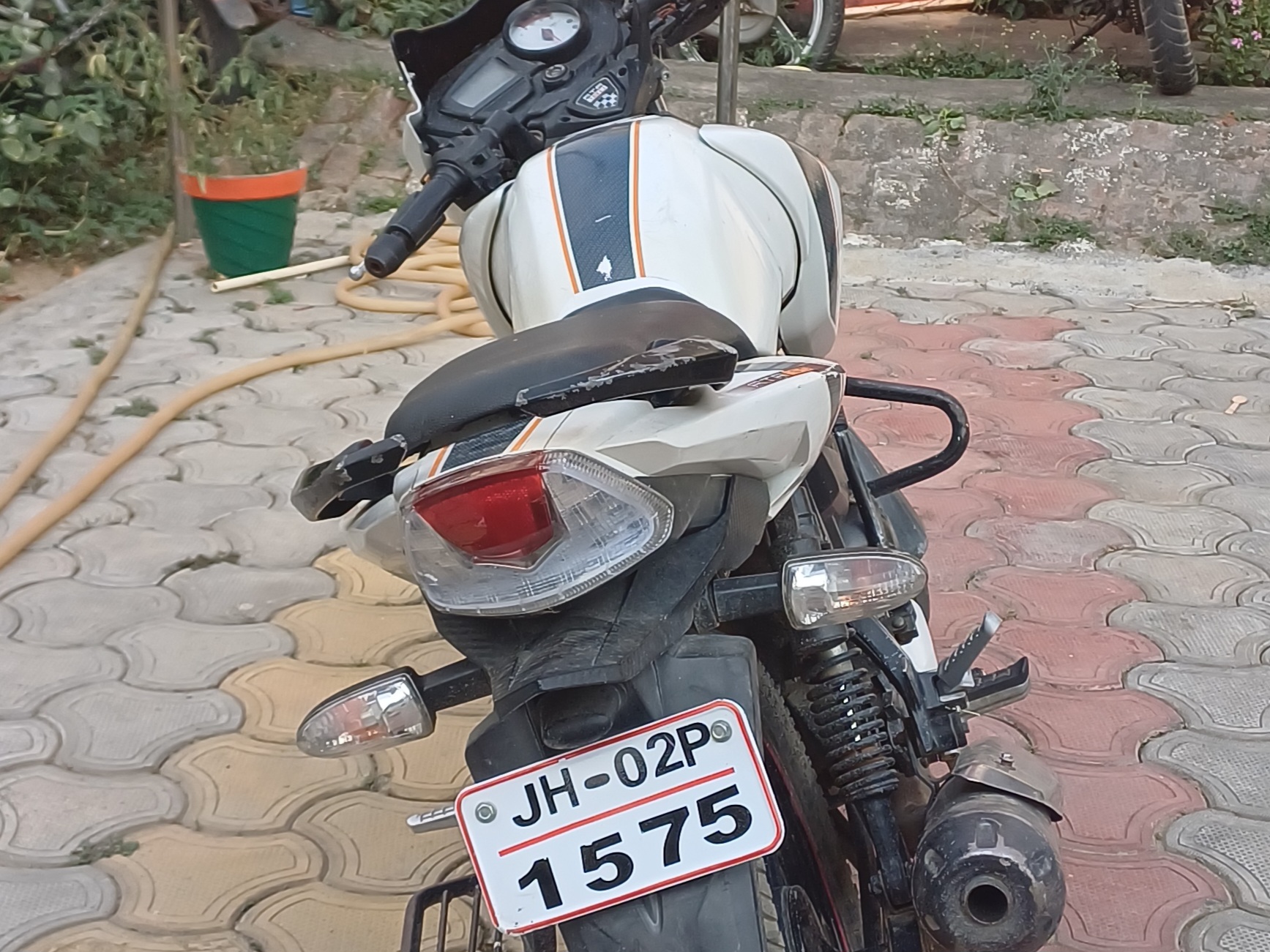 इसी चोरी की बाइक से घूम रहा था अपराधी।