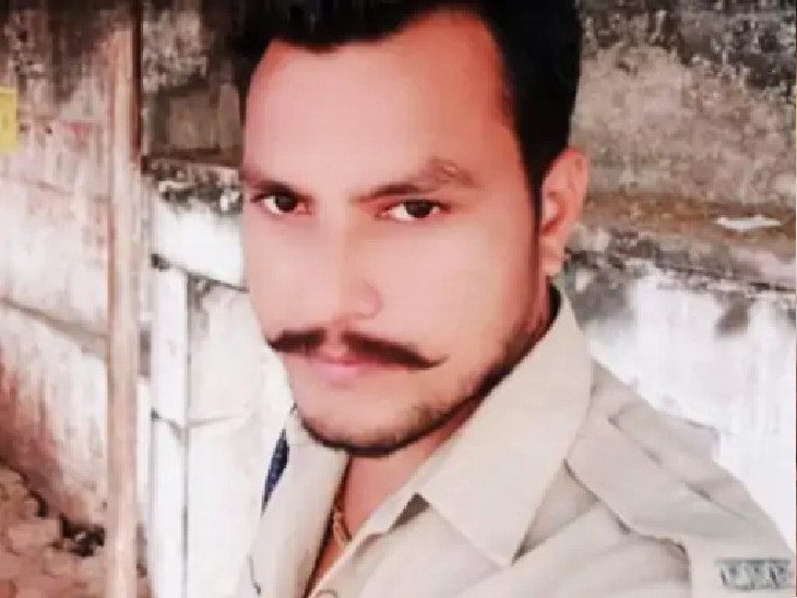 मृतक जवान विक्रम सिंह परमार ने परिस्थितियों के सामने हार कर खुद को गोली मारकर खुदकुशी कर ली। - Dainik Bhaskar