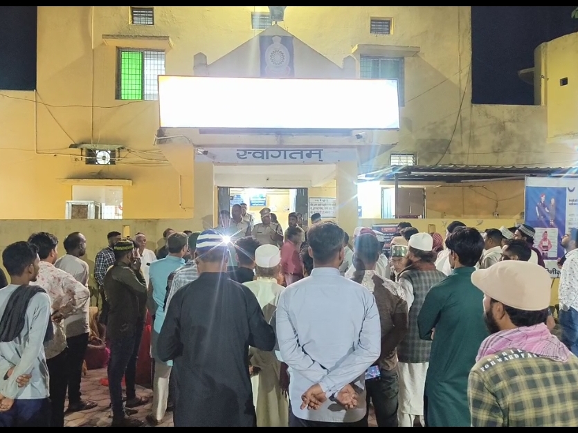 सूरजपुर जिले में महिला की संदिग्ध परिस्थितियों में मौत को लेकर देर रात परिजनों ने किया हंगामा।