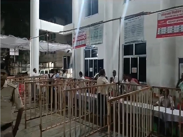 कॉलेज बिल्डिंग परिसर के अंदर बनाई गई ईवीएम जमा करने व्यवस्था