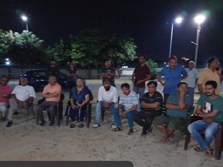 Water pipeline burst in Janeshwar Enclave जनेश्वर एनक्लेव में पानी का