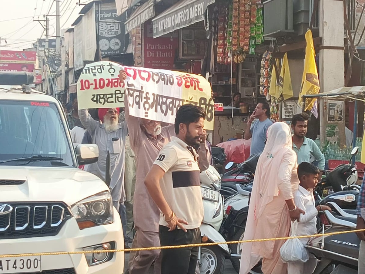 सीएम के आने से बाजार का माहौल अस्त व्यस्त। - Dainik Bhaskar