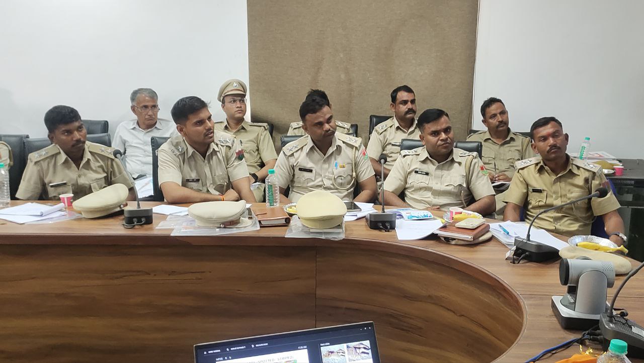 प्रशिक्षण के लिए आये वन संरक्षण सहायक एवं रेंजर