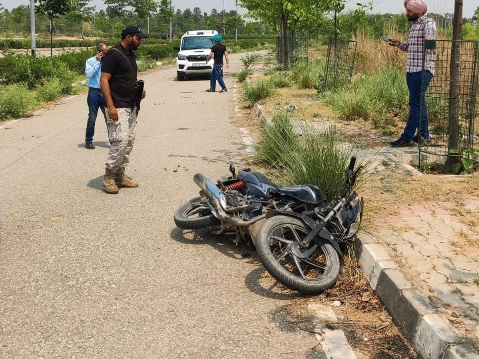 बाउंसर मनीष हत्याकांड में एनकाउंटर कर पुलिस ने दो लोगों को गिरफ्तार कर लिया है। - Dainik Bhaskar