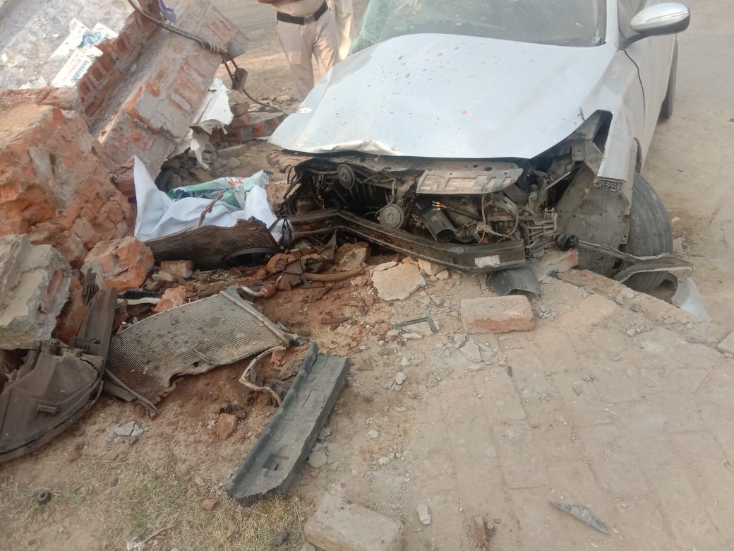 Uncontrolled car first hit the school wall and then the electric pole ...
