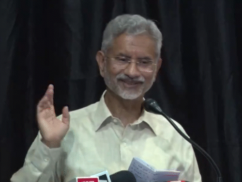 अमृतसर में BJP कैंडिडेट के लिए वोट मांगते वक्त रूसी तेल खरीदने को लेकर दबाव की बात कहते हुए विदेश मंत्री एस जयशंकर