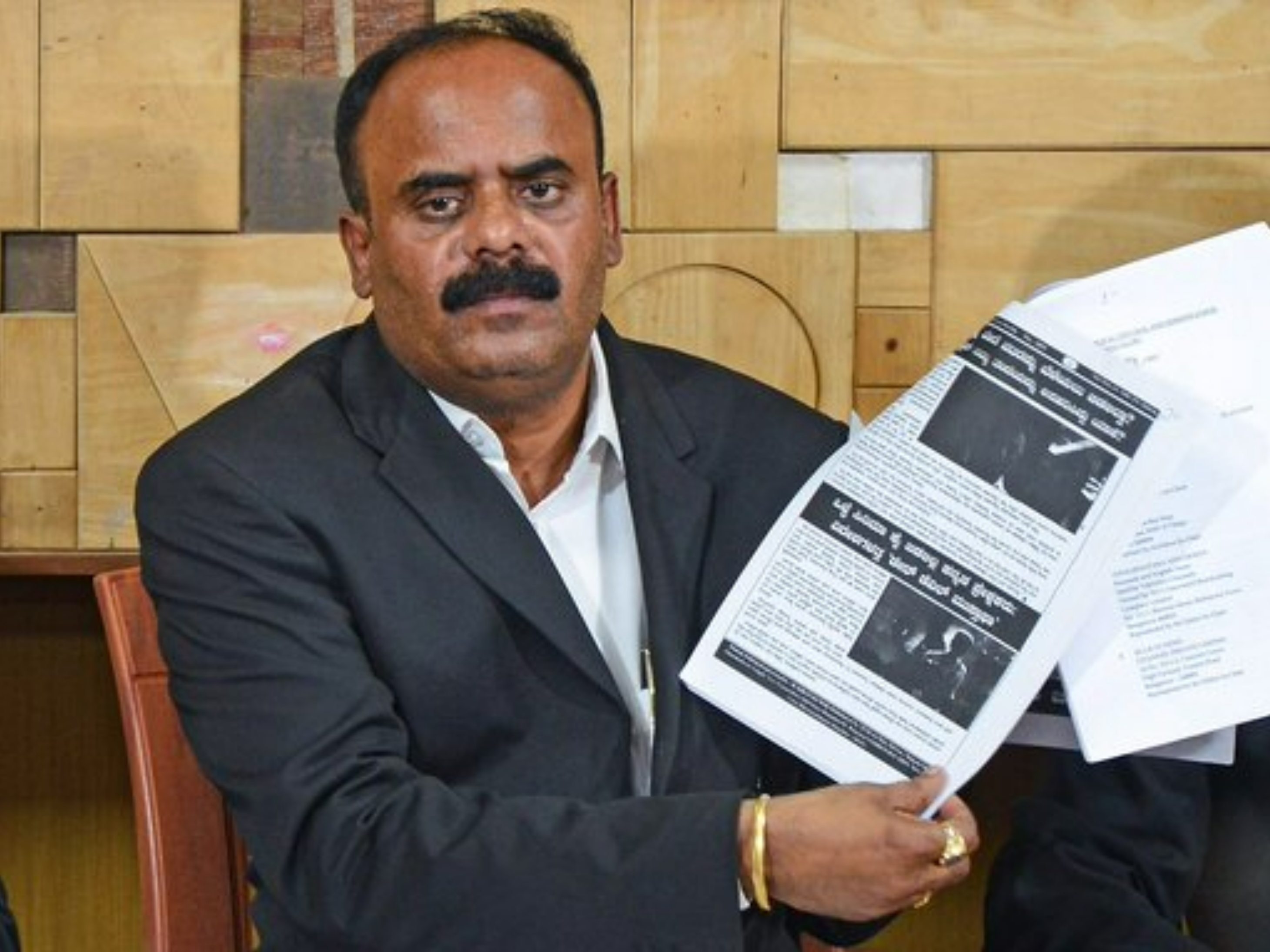 देवराज होलेनरासीपुरा से विधायक एचडी रेवन्ना के खिलाफ 2023 का विधानसभा चुनाव लड़ चुके हैं। - Dainik Bhaskar