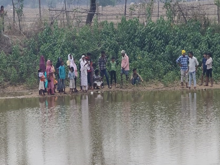 खतरनाक है सर्प जोड़ा, फिर भी लोगों की आस्था
