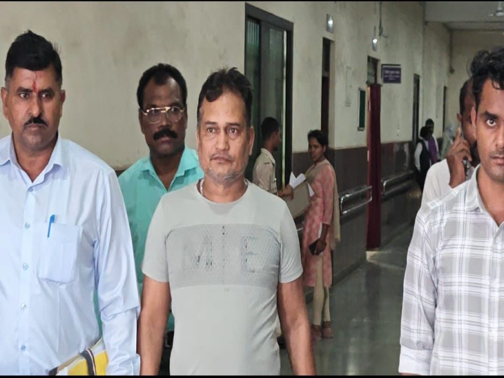 इससे पहले 10 मई को अर्जुन सिंह को कोर्ट में पेश किया गया था।