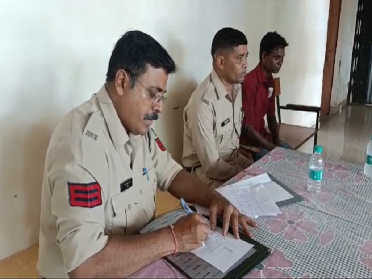 शव का पंचनामा कार्रवाई करती जामुल पुलिस