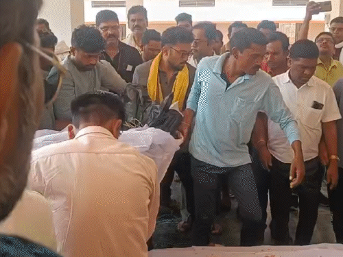 13 मई को नारायणपुर के कांग्रेस नेता विक्रम बैस की गोली मारकर हत्या की गई थी।