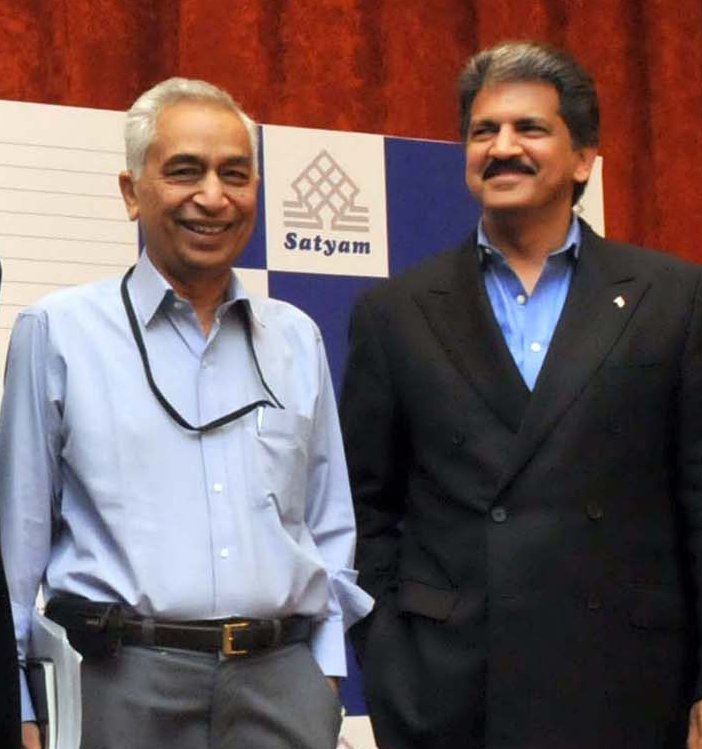 आनंद महिंद्रा ने विनीत नैय्यर के साथ अपनी ये फोटो भी सोशल मीडिया साइट X पर शेयर की है।