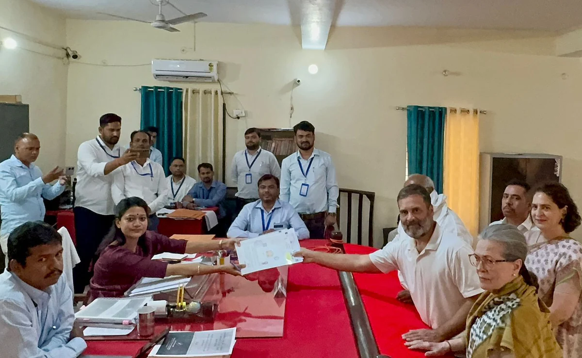 कांग्रेस नेता राहुल गांधी ने 3 मई 2024 को रायबरेली लोकसभा सीट से नामांकन दाखिल किया।
