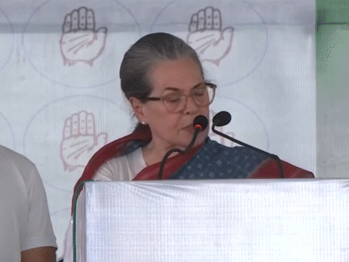 यूपी में लोकसभा चुनाव में सोनिया गांधी की यह पहली चुनावी रैली है।