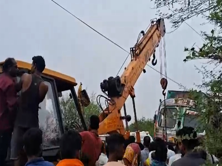 खैरागढ़ एक ही परिवार के 2 बच्चों को ट्रक ने कुचला।