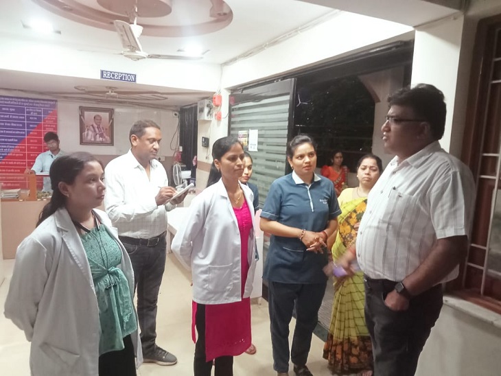 गायत्री हॉस्पिटल देर शाम पहुंची नर्सिंग होम एक्ट की टीम - Dainik Bhaskar