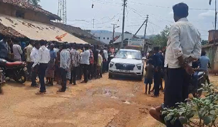 सारंगढ़ जिले में एक सनकी युवक ने एक ही परिवार के 5 लोगों को मार डाला।