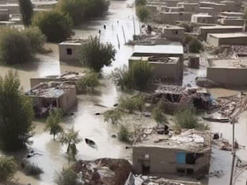 बगलान के पूरे शहर में बाढ़ का पानी घुस गया।