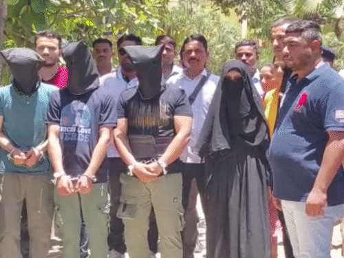 पांचों आतंकी सोशल मीडिया के जरिए युवाओं को कट्टरपंथी बनाने का काम कर रहे थे।