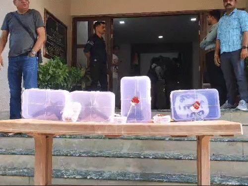 आतंकियों के पास से ये सामान बरामद हुआ है।