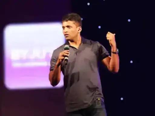 साल 2011 में रवींद्रन ने थिंक एंड लर्न नाम से अपनी एडटेक कंपनी की शुरुआत की थी।