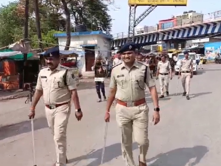 छावनी सीएसपी और थाना प्रभारी की मौजूदगी में निकाला गया जुलूस