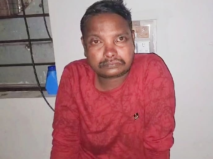 पीड़िता की शिकायत पर पुलिस ने आरोपी रोजगार सहायक संतोष केवट को गिरफ्तार कर जेल भेज दिया है। - Dainik Bhaskar