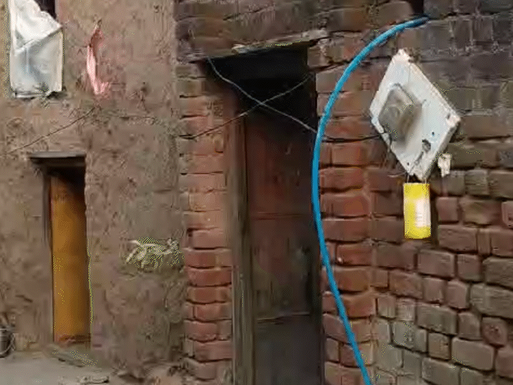 सिराली गांव में पंकज का मकान। उसके पिता पूनमचंद किसान हैं।