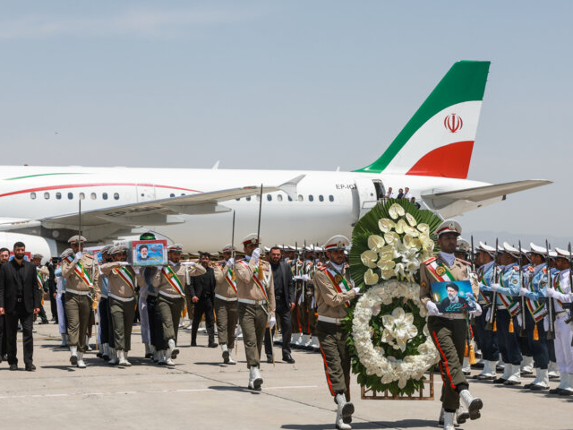 रईसी के पार्थिव शरीर को ईरान के मशहद शहर लाया गया है। यहां उन्हें दफनाया जाएगा। - Dainik Bhaskar
