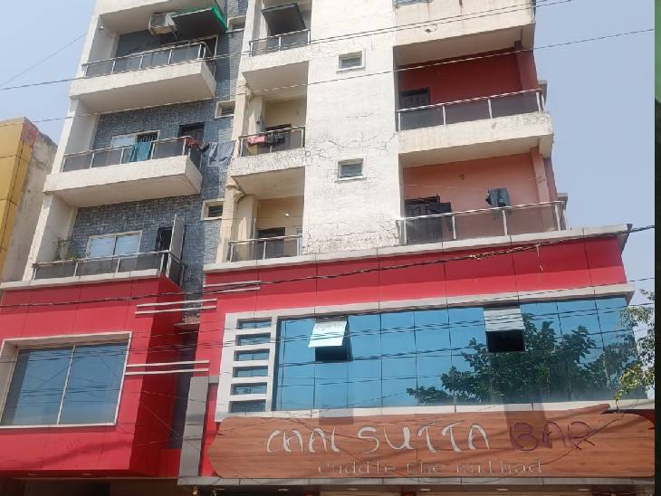 सिलीकॉन सिटी स्थित इसी बिल्डिंग में हादसा हुआ।