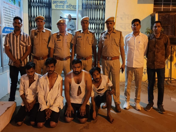 बिंदायका थाना पुलिस ने चार बदमाशों का पैदल जुलूस निकाला। - Dainik Bhaskar