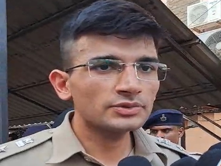 सिटी एसपी ईस्ट ने कहा- FSL और डॉग स्क्वॉयड की टीम भी जांच कर रही है।