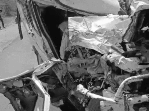 Phalodi Road Accident Photos; Driver Died In Bus Scorpio Car Collision |  प्राइवेट बस से भिड़ी स्कॉर्पियो के परखच्चे उड़े: दामाद ने मौके पर दम तोड़ा,  ससुर जोधपुर रेफर; शादी ...