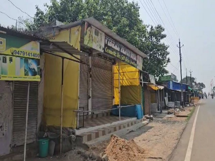 बीजापुर में भी दुकानें बंद हैं।