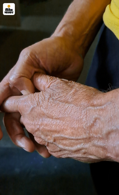 1999 में जब राधेश्याम रिटायर हुए, तो उनकी सैलरी 12 हजार रुपए थी। 2004 में 95 साल की उम्र में उनकी मां की डेथ हो गई।